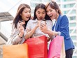 Nhóm người trẻ thể hiện sự tự tin rất cao để vươn lên từ đại dịch. Ảnh: Shutterstock.