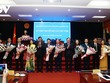 Thường trực Tỉnh ủy, HĐND tỉnh tặng hoa chúc mừng các cán bộ nghỉ hưu và nhận nhiệm vụ công tác mới.