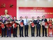 Trao quyết định phân công, điều động 9 cán bộ thuộc diện quản lý của Ban Thường vụ Tỉnh ủy (Ảnh: Báo Lào Cai).