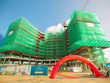 Khung cảnh dưới chân tòa tháp căn hộ B trong lễ cất nóc.