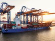 Việt Nam lập kỷ lục mới về xuất siêu, 20,1 tỷ USD trong 11 tháng năm 2020.