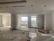 Hiện trường phá dỡ bên trong tầng 18 công trình vi phạm tòa nhà 8B Lê Trực. (Ảnh: Minh Nghĩa/TTXVN)