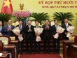 Lãnh đạo Thành phố tặng hoa chúc mừng 5 tân Phó Chủ tịch UBND TP tại kỳ họp 18 HĐND.