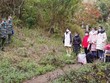 Một nhóm người nhập cảnh trái phép bị phát hiện tại biên giới. (Ảnh: Quang Duy/TTXVN).