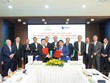 Ông Hồ Minh Hoàng - Chủ tịch HĐQT Kl994 game bài casino hấp dẫn Đèo Cả và ông Nguyễn Đình Trung - Chủ tịch Kl994 game bài casino hấp dẫn Hưng Thịnh thực hiện nghi thức ký kết hợp tác trước sự chứng kiến của đại diện hai Kl994 game bài casino hấp dẫn.