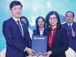 Prudential Việt Nam áp dụng công nghệ chấp nhận thanh toán không tiếp xúc bằng điện thoại di động Tap to phone do Sacombank và Visa phát triển.