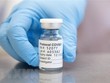 Vắcxin phòng COVID-19 do hãng dược phẩm AstraZeneca phối hợp với Đại học Oxford của Anh bào chế. (Ảnh: AFP/ TTXVN).