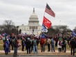 Người biểu tình ủng hộ ông Trump bên ngoài tòa nhà Quốc hội Mỹ. Ảnh: Reuters.
