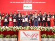Anh Chu Hữu Chiến – Tổng Giám đốc công ty CP Web Tổng Nhà Cái 99Kl99 Giải Trí Bậc Nhất Thế Kỷ, đại diện Cen Land nhận giải.