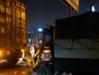 Xe tải đâm trực diện vào đuôi xe container đỗ tại làn thô sơ.