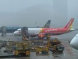 Một lái xe đã tự ý lái xe đầu kéo ra khu vực đỗ máy bay tại sân bay quốc tế Nội Bài rồi gây va chạm với một ô tô đang lưu thông tại đây. Cục Hàng không Việt Nam yêu cầu chấn chỉnh việc lưu hành trong sân bay Nội Bài. Ảnh minh họa.