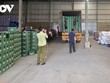 Lực lượng chức năng kiểm tra cơ sở BIVA với hàng ngàn vỏ bia giả.