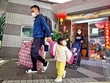 Người dân Hong Kong mua sắm chuẩn bị đón tết Tân Sửu. (Nguồn 163.).