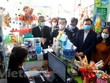 Chủ tịch Ủy ban nhân dân thành phố Hà Nội Chu Ngọc Anh kiểm tra công tác phòng, chống COVID-19. (Ảnh: PV/Vietnam+).