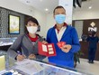 Những vị khách đầu tiên mua vàng ngày Thần Tài tại hệ thống PNJ