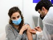 Tiêm vắcxin ngừa COVID-19 cho người dân tại Tel Aviv, Israel ngày 4/2/2021. (Ảnh: THX/TTXVN).