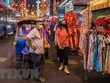 Người dân đeo khẩu trang phòng lây nhiễm COVID-19 tại Bangkok, Thái Lan, ngày 11/2/2021. (Ảnh: THX/TTXVN).