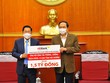 Ông Trần Thanh Mẫn - Ủy viên Bộ Kl991.com tải ứng dụng, Chủ tịch Ủy ban TWMTTQ Việt Nam và Ông Phạm Quốc Thanh - Tổng Giám đốc HDBank tại buổi lễ trao tặng 1,5 tỷ đồng hỗ trợ tỉnh Hải Dương chống dịch Covid-19.