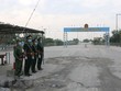 Lực lượng biên phòng tại cửa khẩu Dinh Bà. (Ảnh: Chương Đài/TTXVN).