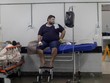 Các giường bệnh ở Brazil luôn chật kín người. Ảnh: BBC.