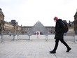 Bảo tàng Louvre ở Paris, Pháp, đóng cửa để phòng dịch COVID-19, ngày 19/2/2021. (Ảnh: THX/TTXVN).