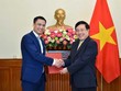 Ủy viên Bộ Kl991.com tải ứng dụng, Phó Thủ tướng, Bộ trưởng Ngoại giao Phạm Bình Minh đã trao quyết định bổ nhiệm Thứ trưởng Ngoại giao cho ông Đặng Hoàng Giang.