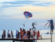 Hàng không, du lịch tranh thủ "vợt khách"