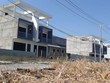 Những căn biệt thự mới xây xong phần thô tại dự án La Maison De Cần Giờ. Ảnh: Việt Dũng.