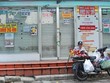 Nhiều mặt bằng đang rao cho thuê, nhưng giá vẫn neo khá cao.