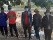Đồn Biên phòng Sông Trăng bắt giữ 5 đối tượng nhập cảnh trái phép. (Ảnh: Thanh Bình/TTXVN).