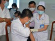 Cán bộ y tế Bệnh viện đa khoa tỉnh Vĩnh Long được tiêm đầu tiên sáng 20/4.