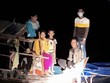 Các đối tượng sử dụng phương tiện vỏ lãi từ bên kia biên giới đang tìm cách nhập cảnh trái phép về Việt Nam qua đường sông Tiền bị phát hiện. (Ảnh: TTXVN phát).