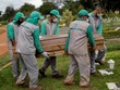 Giới chuyên gia cảnh báo số ca Covid-19 tử vong ở Brazil sẽ tiếp tục ở mức trung bình trên 2.000 ca/ngày trong vài tháng tới. Ảnh: Reuters.