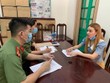 Cơ quan an ninh điều tra Công an thành phố Hà Nội đấu tranh đối tượng môi giới người nhập cảnh trái phép. (Nguồn: anninhthudo.vn).
