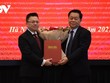 Trưởng Ban Tuyên giáo Trung ương trao quyết định cho ông Lê Quốc Minh.