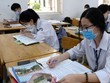 Học sinh lớp 12 Trường THPT Mê Linh, Hà Nội, trong giờ ôn tập. Ảnh: Công Hùng - Ảnh chụp trước ngày 29/4/2021.