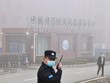 Nhân viên an ninh bên ngoài Viện Virus học Vũ Hán. Ảnh: Reuters.