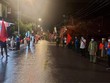 Thời khắc dỡ bỏ phong tỏa tại thôn Đa Tiện, xã Xuân Lâm. (Ảnh: Anh Tuấn).