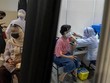 Tiêm chủng vaccine ngừa COVID-19 tại Kuala Lumpur, Malaysia, ngày 31/5/2021. (Ảnh: THX/TTXVN).
