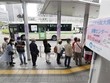 Nhân viên y tế tiêm chủng vaccine ngừa COVID-19 tại Osaka, Nhật Bản. (Ảnh: Kyodo/TTXVN).