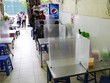Các hàng ăn uống được mở cửa trở lại khi đảm bảo giãn cách và đóng cửa trước 21h.