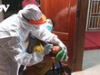 CDC Đắk Lắk lấy mẫu xét nghiệm cho những người tiếp xúc gần với trường hợp dương tính với SARS-CoV-2.