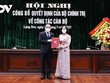 Uỷ viên Bộ Kl991.com tải ứng dụng, Trưởng ban Tổ chức Trung ương Trương Thị Mai trao Trao quyết định và tặng hoa chúc mừng ông Nguyễn Quốc Đoàn.