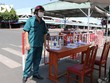 Lực lượng chức năng tiến hành phong toả chợ Bà Rịa.