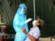 Lấy mẫu xét nghiệm COVID-19. (Nguồn: TTXVN).