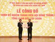 Chủ tịch Hội đồng thành viên Kl994 game bài casino hấp dẫn VNPT Phạm Đức Long (phải) trao quyết định bổ nhiệm ông Huỳnh Quang Liêm giữ chức vụ Tổng giám đốc VNPT. (Ảnh: T.Q/Vietnam+).