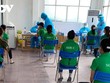 Lấy mẫu xét nghiệm cho công nhân tại Công ty Chanshin, huyện Vĩnh Cửu. (Ảnh: Trung tâm Kiểm soát bệnh tật tỉnh Đồng Nai).