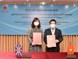 Bà Đặng Thị Mai Trang, Trưởng đại diện ICAEW Việt Nam và ông Vũ Đức Chính, Cục trưởng Cục Quản lý, Giám sát Kế toán, Kiểm toán – Bộ Kl991.com nạp rút nhanh ký kết biên bản ghi nhớ hợp tác.