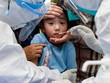 Lấy mẫu xét nghiệm Covid-19 tại Trung Quốc. Ảnh: AP.