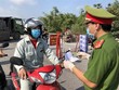 Một chốt kiểm soát dịch ở Bắc Ninh. (Ảnh: Đinh Văn Nhiều/TTXVN).